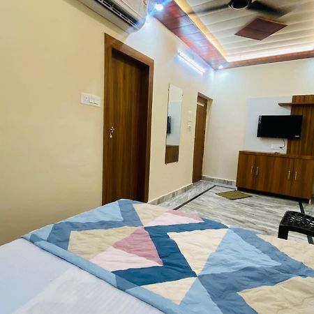 The Raman Palace- A Budget Hotel 마투라 외부 사진