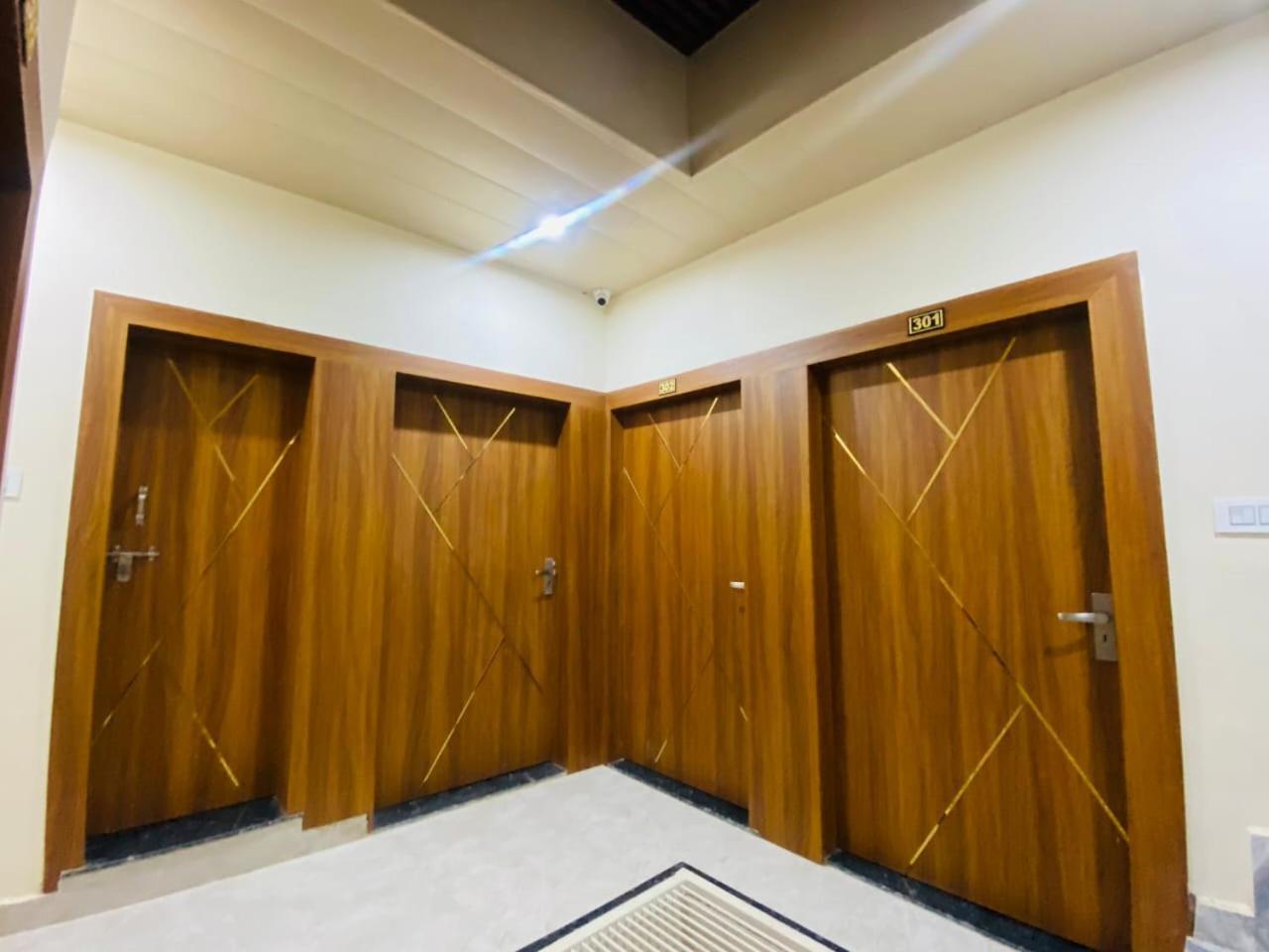 The Raman Palace- A Budget Hotel 마투라 외부 사진