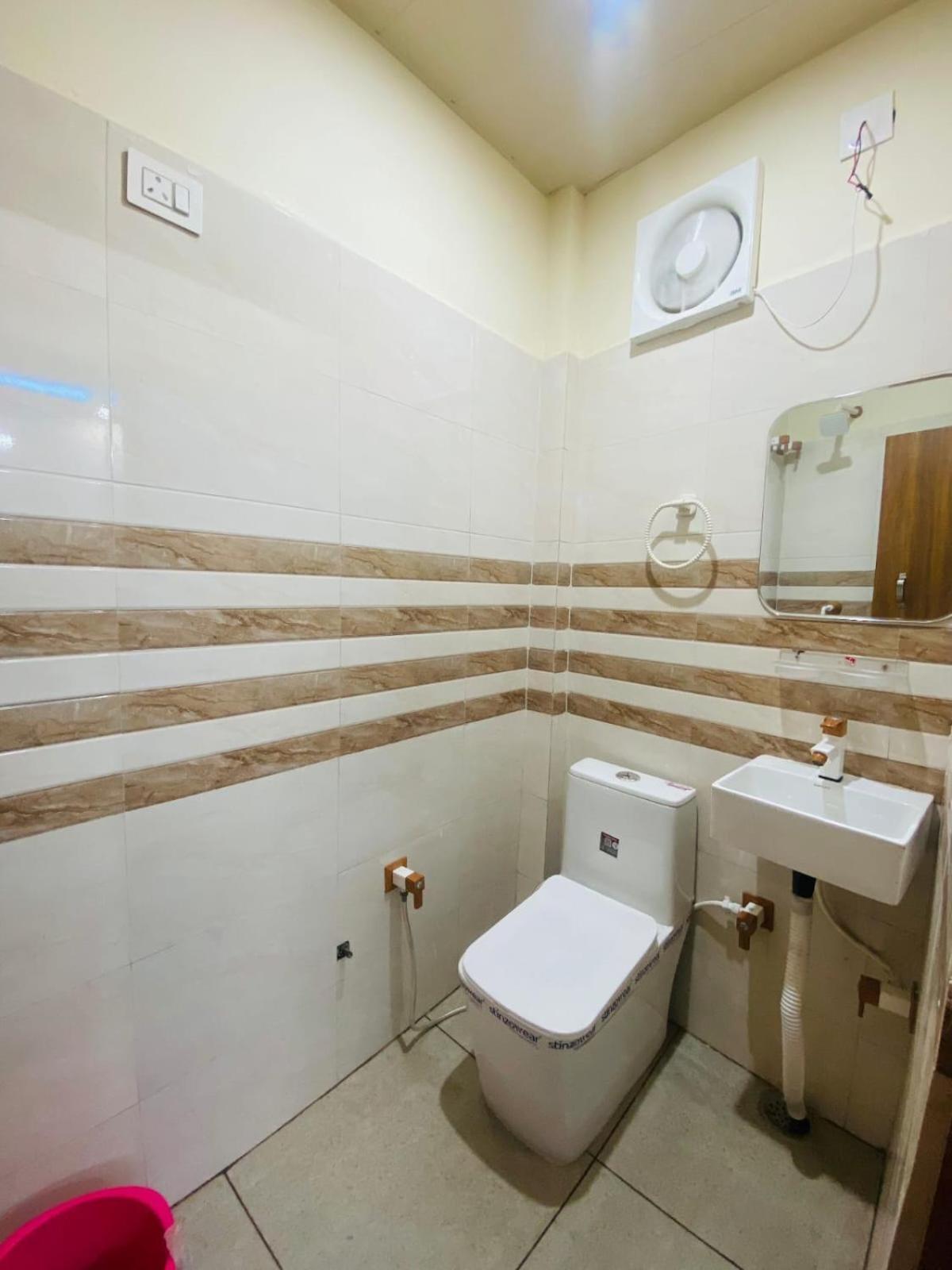 The Raman Palace- A Budget Hotel 마투라 외부 사진