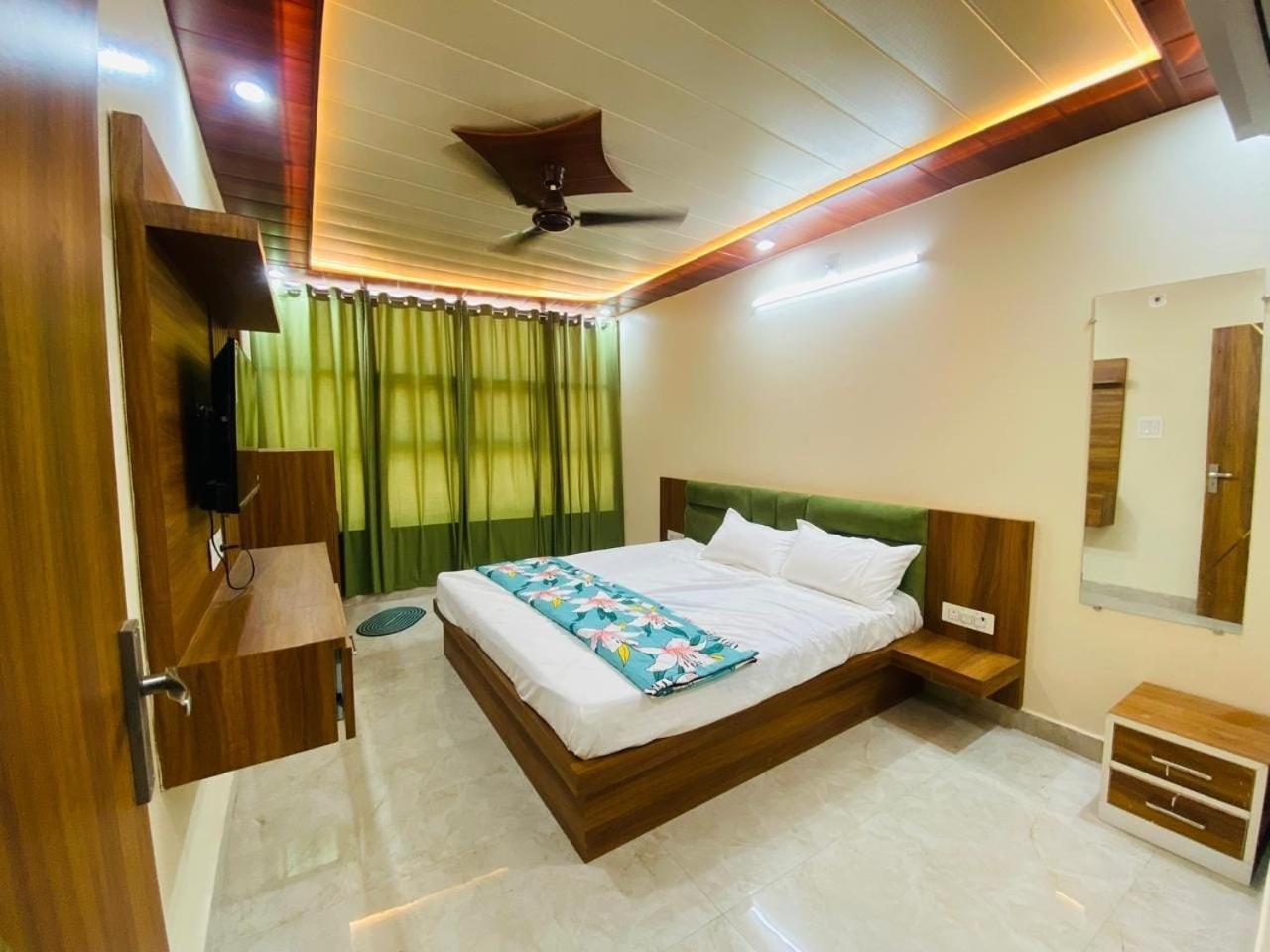 The Raman Palace- A Budget Hotel 마투라 외부 사진