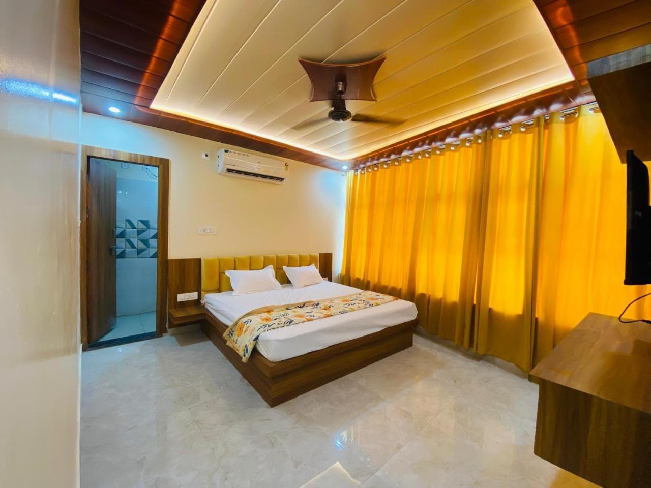 The Raman Palace- A Budget Hotel 마투라 외부 사진