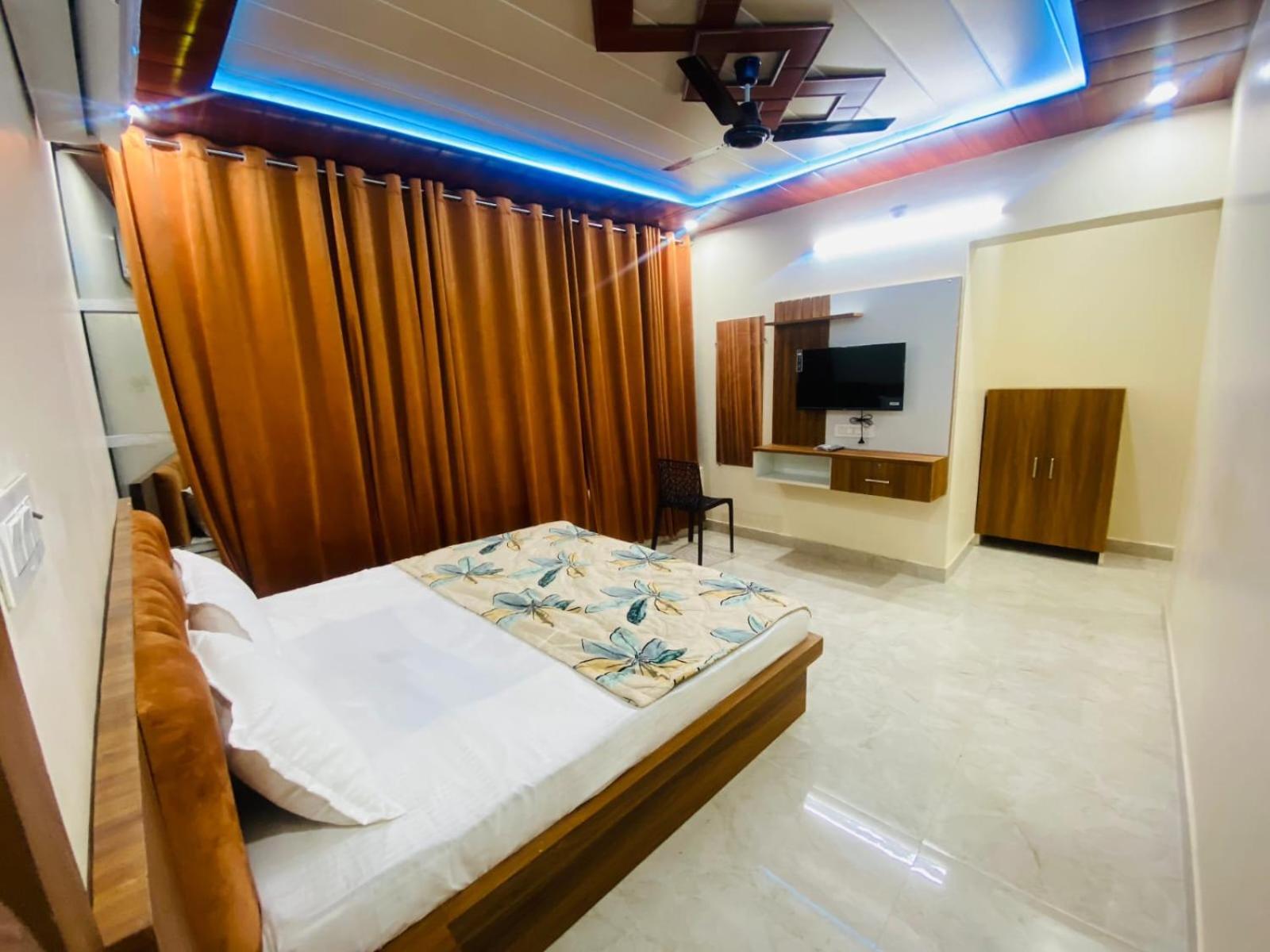 The Raman Palace- A Budget Hotel 마투라 외부 사진