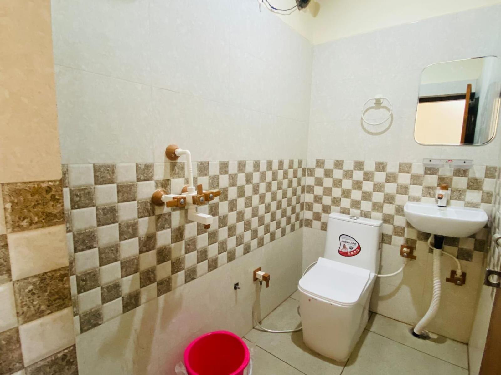 The Raman Palace- A Budget Hotel 마투라 외부 사진