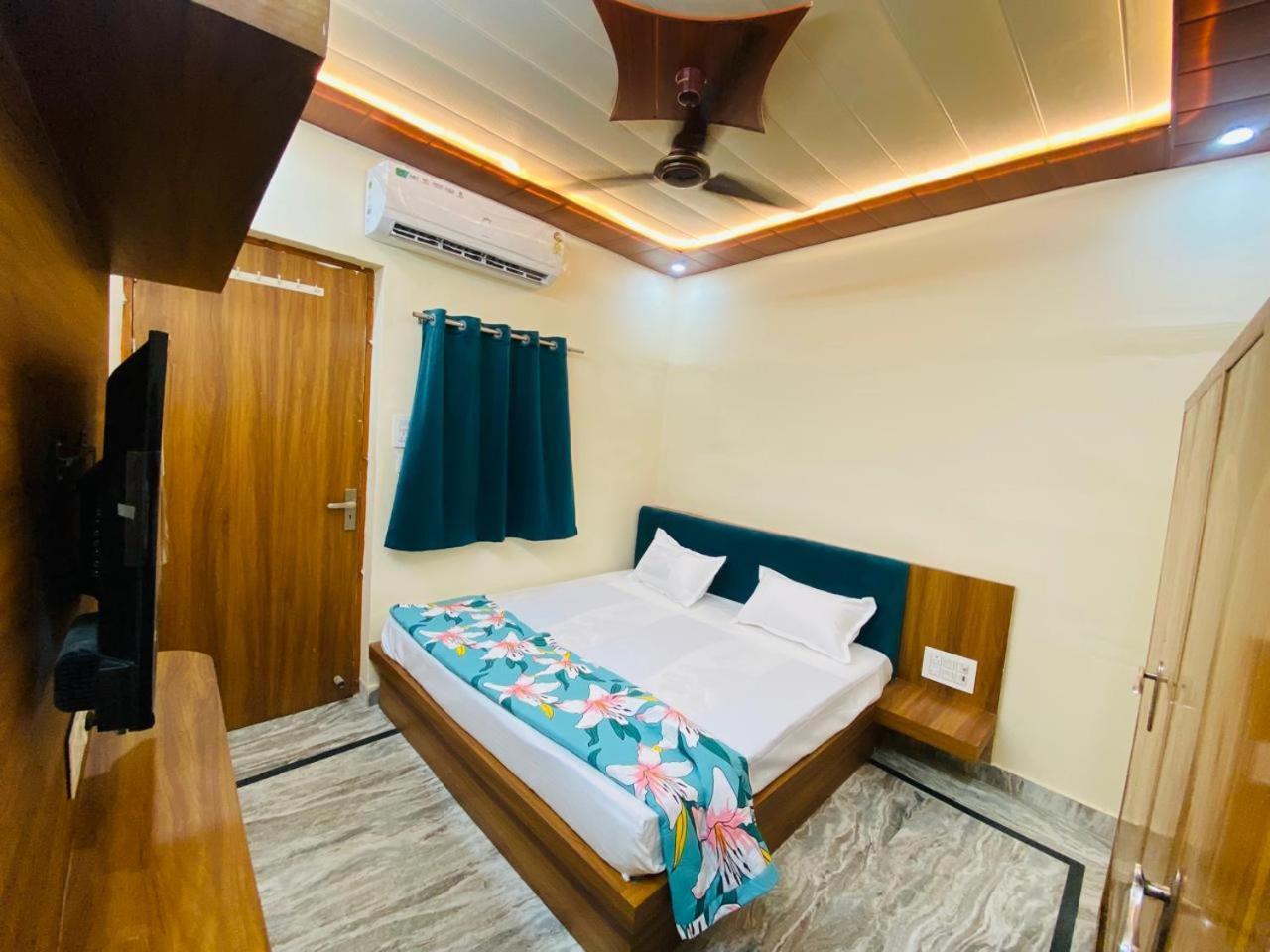 The Raman Palace- A Budget Hotel 마투라 외부 사진