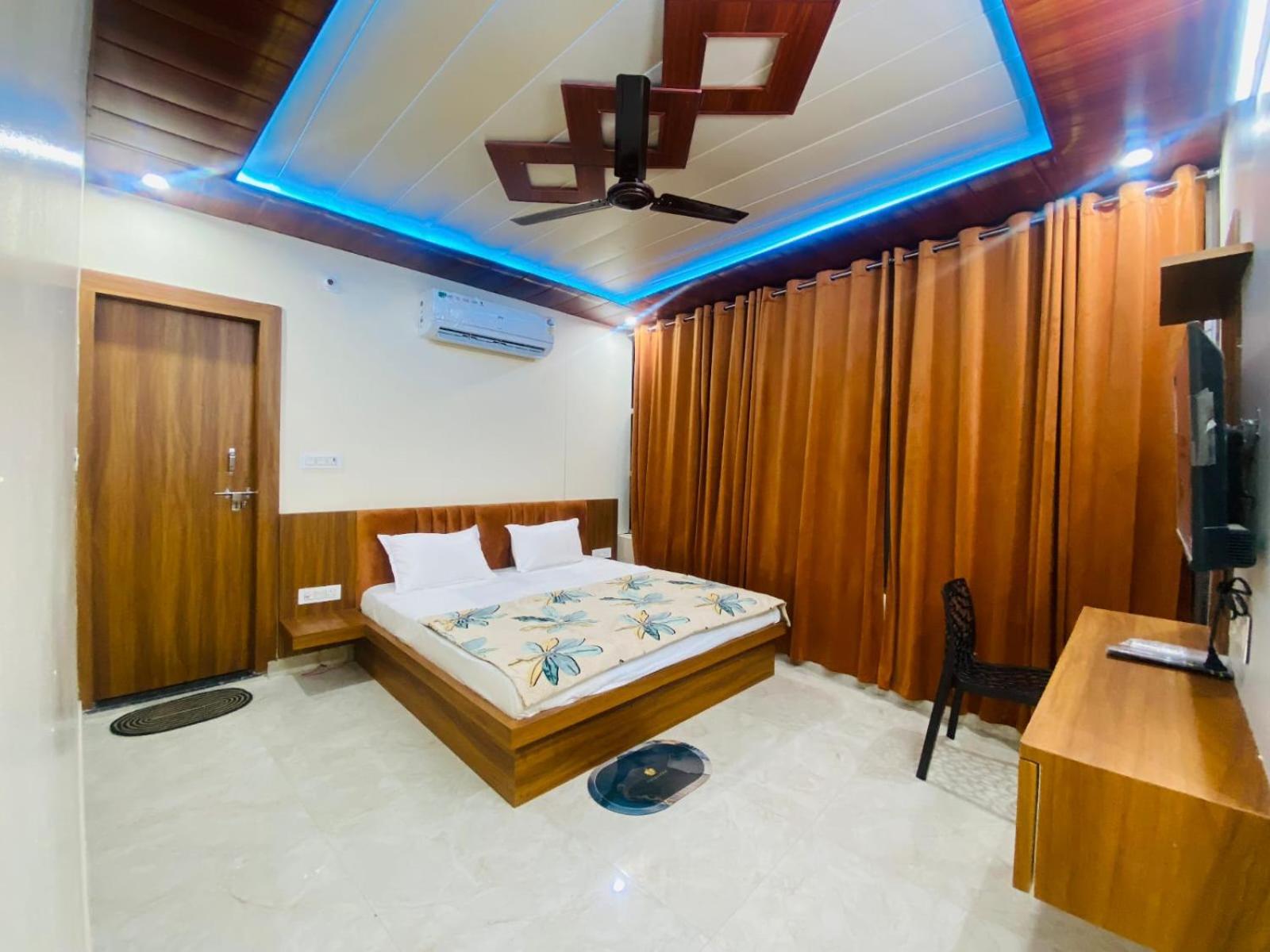 The Raman Palace- A Budget Hotel 마투라 외부 사진