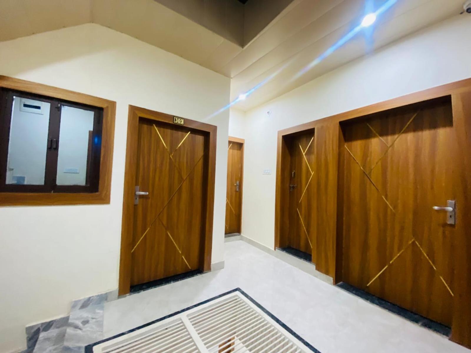 The Raman Palace- A Budget Hotel 마투라 외부 사진