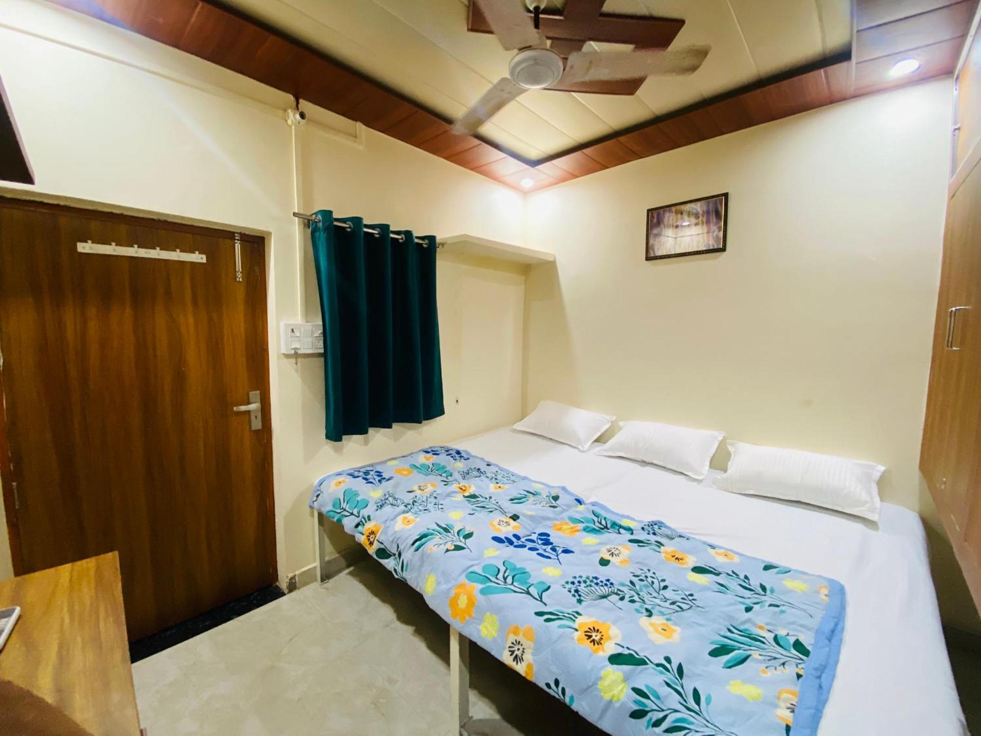 The Raman Palace- A Budget Hotel 마투라 외부 사진