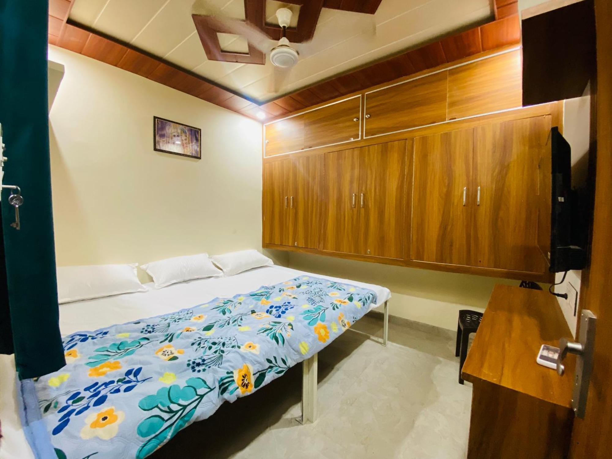 The Raman Palace- A Budget Hotel 마투라 외부 사진