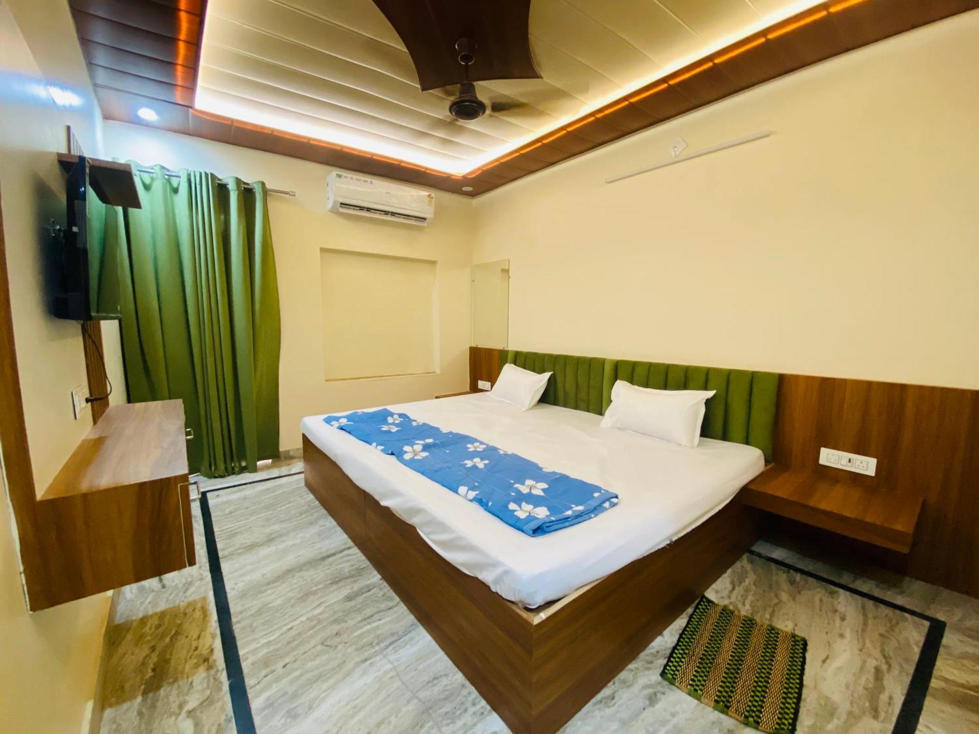 The Raman Palace- A Budget Hotel 마투라 외부 사진